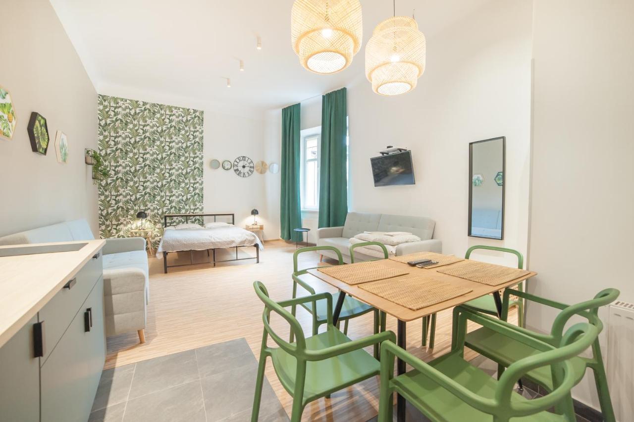 Dizzy Daisy Downtown Apartments Krakow Exterior photo